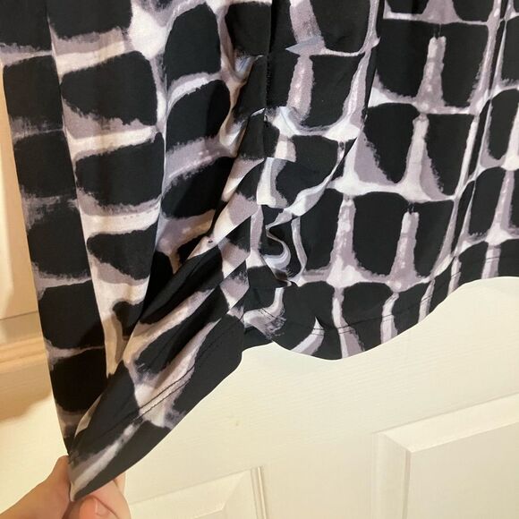 BCBG Max Azria dress, sleeveless, detail at hem, excellent condition, medium - Picture 2 of 3